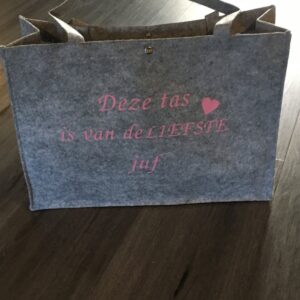 Tas vilt met tekst naar keuze