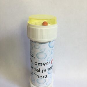Bellenblaas van juf voor kind