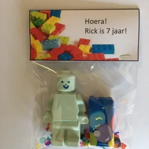 traktatie stoepkrijt Lego