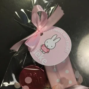 2 geboorte munten in zakje met label